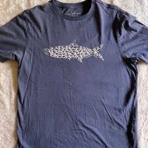Men’s Small Vineyard Vines t-shirt